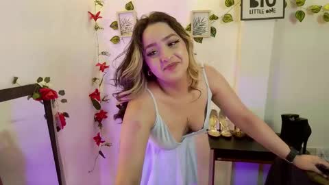Snapshot of sapphire_lilac chatting on October 11, 4:50 am Carla online show from October 11, 4:50 am