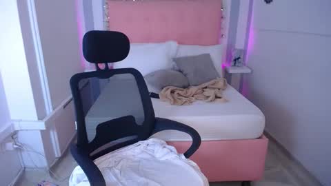 Snapshot of sara_angeelss chatting on October 7, 10:39 pm Sara... online show from October 7, 10:39 pm