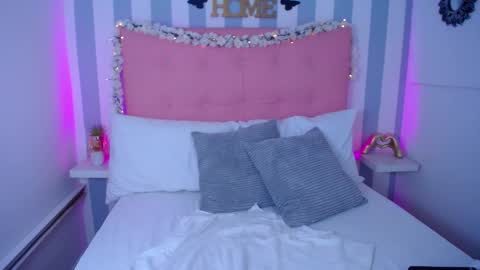 Snapshot of sara_angeelss chatting on February 22, 5:02 pm Sara... online show from February 22, 5:02 pm