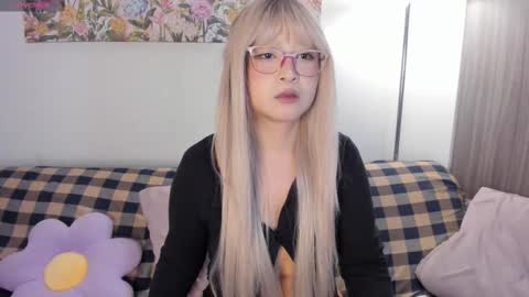 Sara  new account  give me thomb up  Follow me   help me reach 15k followers again   online show from February 15, 10:41 pm