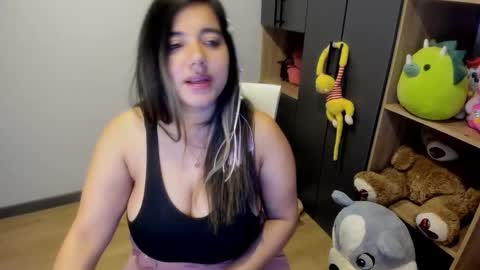 Snapshot of sara_lizcano chatting on October 17, 11:25 am sarah LIZCANO....... online show from October 17, 11:25 am