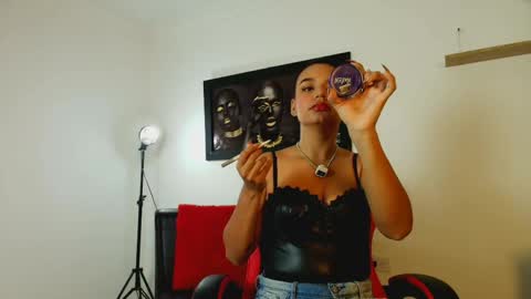 Sarax lux online show from April 13, 1:15 pm