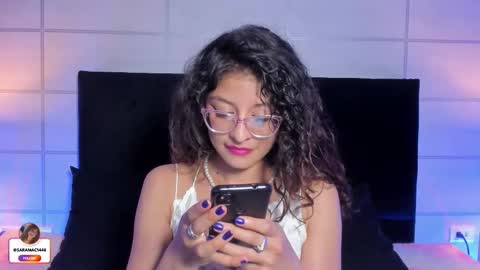 Snapshot of sara_mac_ chatting on October 6, 8:04 pm Sara online show from October 6, 8:04 pm