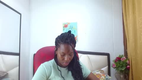 Snapshot of sara_marks chatting on October 6, 11:28 am S A R A online show from October 6, 11:28 am