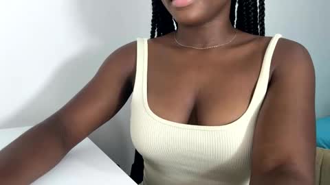 Snapshot of sara_muscle chatting on September 18, 10:47 pm Sara online show from September 18, 10:47 pm