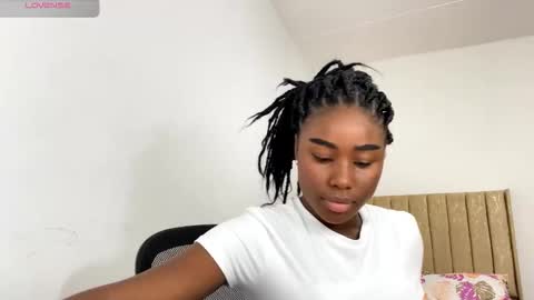 Snapshot of sara_muscle chatting on September 13, 6:10 pm Sara online show from September 13, 6:10 pm