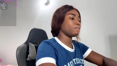 Snapshot of sara_muscle chatting on December 13, 12:20 am Sara online show from December 13, 12:20 am