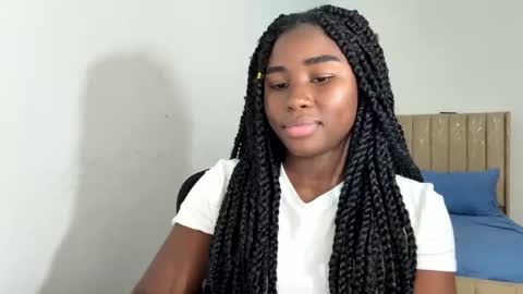 Snapshot of sara_muscle chatting on October 16, 5:18 am Sara online show from October 16, 5:18 am