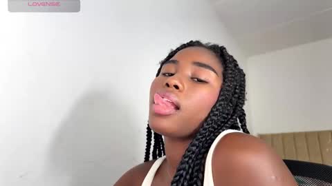 Snapshot of sara_muscle chatting on October 2, 11:47 pm Sara online show from October 2, 11:47 pm