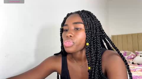 Snapshot of sara_muscle chatting on October 10, 2:06 am Sara online show from October 10, 2:06 am