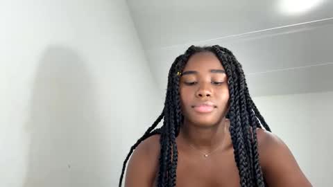 Snapshot of sara_muscle chatting on October 14, 2:25 am Sara online show from October 14, 2:25 am