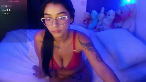 Snapshot of sara_ramirez0 chatting on January 16, 1:16 am sara_ramirez0 online show from January 16, 1:16 am