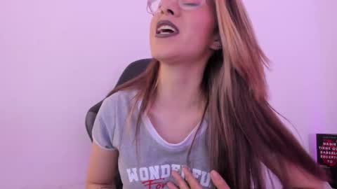 sara_roades online show from November 6, 9:18 pm