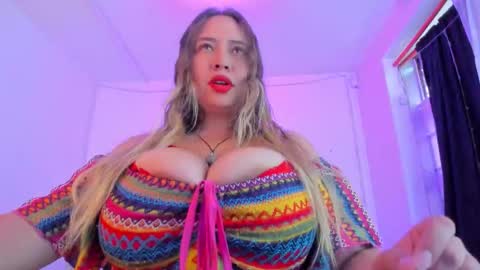 Snapshot of sara_star_ chatting on October 8, 1:39 pm sara online show from October 8, 1:39 pm