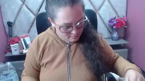 sara_thonson_ online show from February 24, 3:31 am