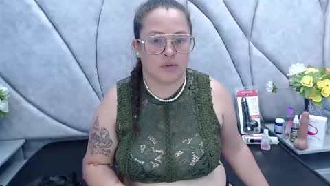 sara_thonson_ online show from February 12, 8:59 am