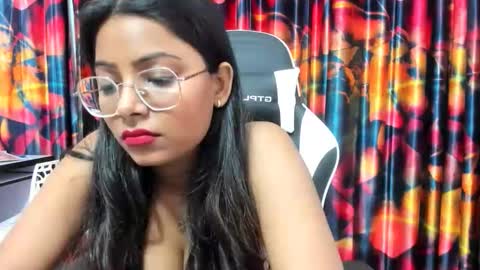 Snapshot of saraa_jayy chatting on October 17, 10:52 am saraa_jayy online show from October 17, 10:52 am
