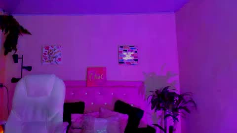 Sarah Ramirez online show from March 7, 9:27 pm
