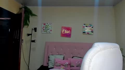 Sarah Ramirez online show from February 6, 11:42 am