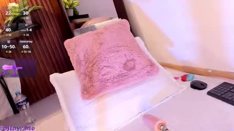 sara online show from February 25, 4:49 am