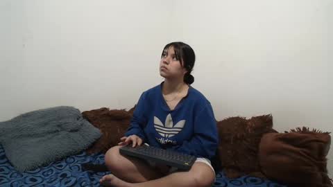 Snapshot of saraandthomas chatting on October 5, 1:47 am sara and thomas online show from October 5, 1:47 am