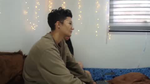 Snapshot of saraandthomas chatting on January 30, 10:19 pm sara and thomas online show from January 30, 10:19 pm