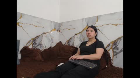 sara and thomas online show from November 22, 10:07 pm