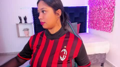 Snapshot of saraapril_1 chatting on October 23, 9:48 pm SARAHGIL online show from October 23, 9:48 pm