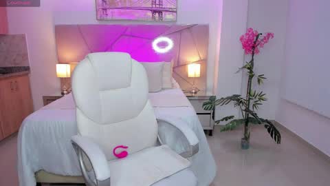 saracruz online show from April 16, 3:17 am