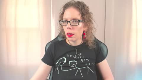 Snapshot of saradesirexo chatting on October 1, 3:33 pm Sara Desire online show from October 1, 3:33 pm