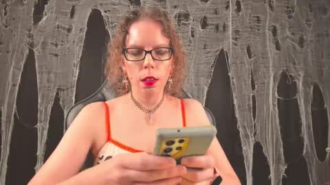 Snapshot of saradesirexo chatting on October 15, 1:01 pm Sara Desire online show from October 15, 1:01 pm