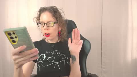 Snapshot of saradesirexo chatting on September 29, 2:05 pm Sara Desire online show from September 29, 2:05 pm