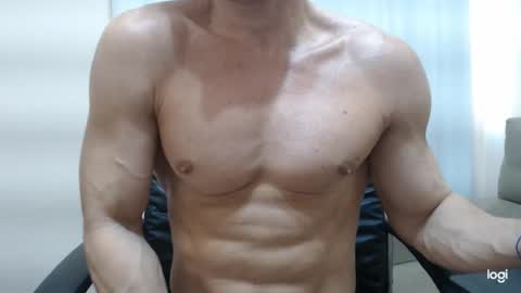 Snapshot of saradorj92 chatting on December 1, 8:11 pm saradorj92 online show from December 1, 8:11 pm