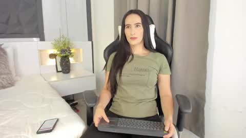 Snapshot of saragomez_1 chatting on October 3, 2:25 pm Sara Gomez online show from October 3, 2:25 pm
