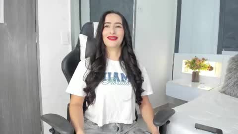 Snapshot of saragomez_1 chatting on October 5, 12:46 pm Sara Gomez online show from October 5, 12:46 pm