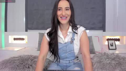 Snapshot of saragomez_1 chatting on February 14, 3:15 pm Sara Gomez online show from February 14, 3:15 pm