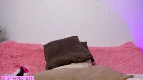 Snapshot of sarah___lynn chatting on October 13, 6:37 am sarah IINDEPENDENT MODEL online show from October 13, 6:37 am