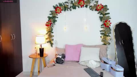 sarah  cinnamon online show from December 22, 7:09 pm