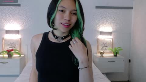 Sarah online show from April 7, 2:19 pm