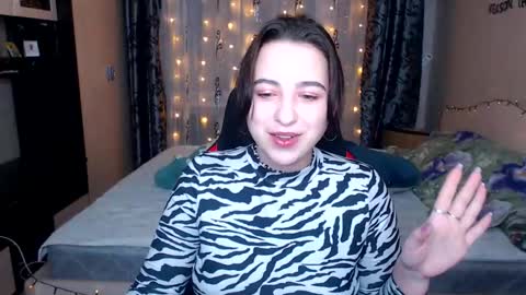 Yours Sarah online show from February 8, 9:15 pm