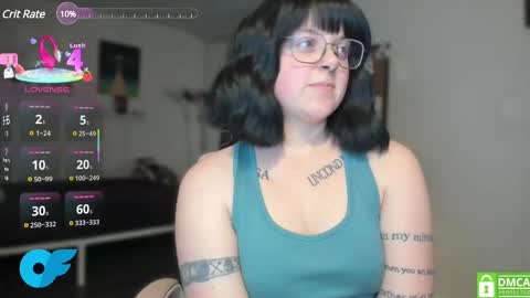 Snapshot of sarah_e_xx chatting on February 21, 3:12 am Sarah online show from February 21, 3:12 am
