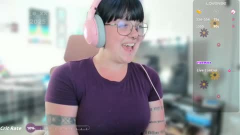 Snapshot of sarah_e_xx chatting on September 17, 12:58 am Sarah online show from September 17, 12:58 am