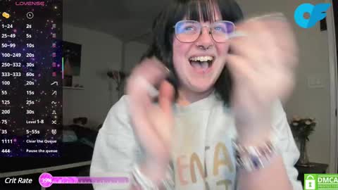 Snapshot of sarah_e_xx chatting on March 4, 2:38 am Sarah online show from March 4, 2:38 am