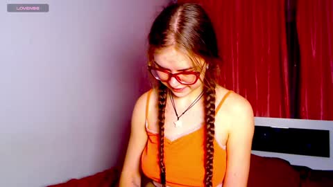 Sarah online show from December 3, 3:39 pm