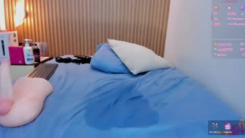 SARAH KEYS  online show from April 15, 3:32 am