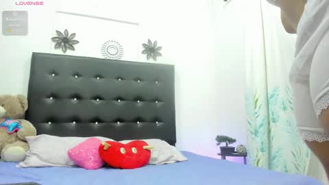 Snapshot of sarah_lowee chatting on September 28, 8:18 pm sarah_lowee online show from September 28, 8:18 pm