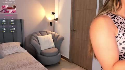 Snapshot of sarah_rayy chatting on February 22, 1:11 am sarah_rayy online show from February 22, 1:11 am