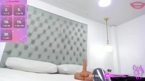 Snapshot of sarah_sanz chatting on February 24, 3:33 am sarah online show from February 24, 3:33 am