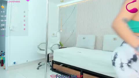 Snapshot of sarah_sanz chatting on March 12, 6:00 pm sarah online show from March 12, 6:00 pm