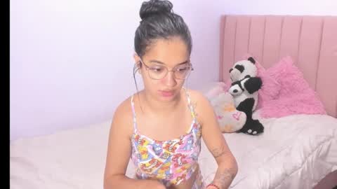 Snapshot of sarah_stone15 chatting on October 24, 7:47 pm Sarah online show from October 24, 7:47 pm